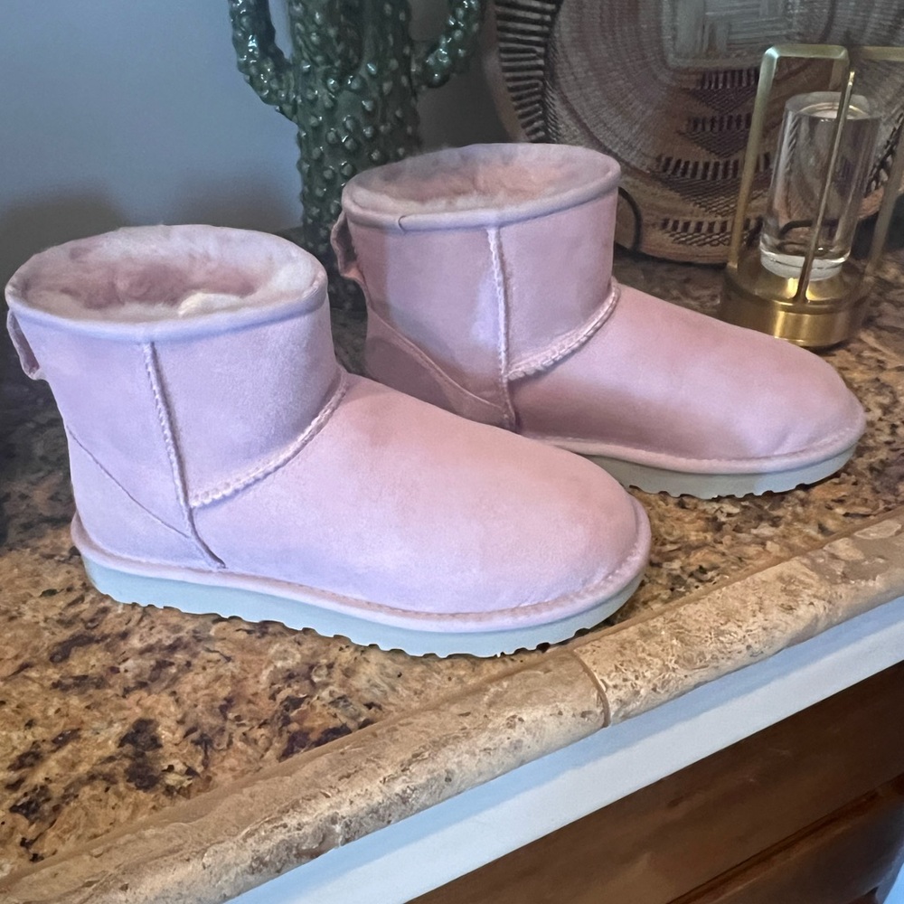 UGG LAVENDER Shearling Booties